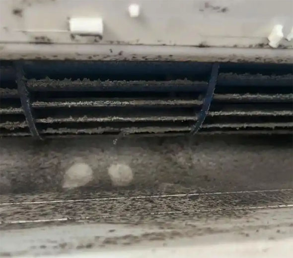丹江口空调吹的风有股烧焦味是怎么回事